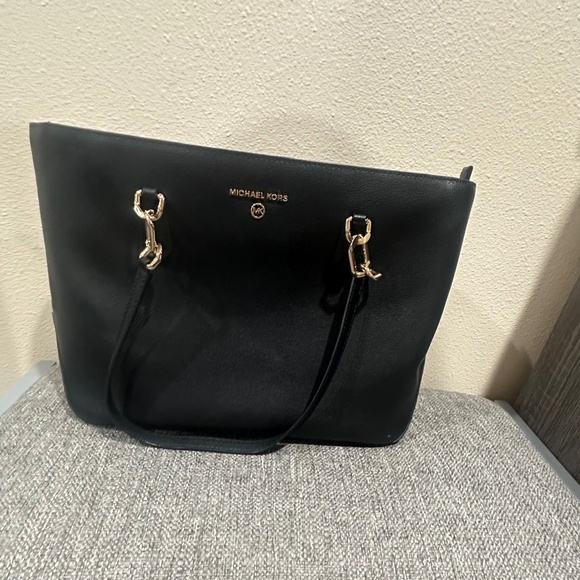 New Michael Kors Black Leather Tote Bag – Gold Hardware – Elegant & Spacious - Picture 1 of 1